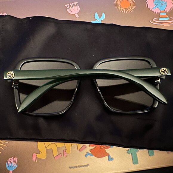 Dark green Square Gucci Sunglasses with dust bag and velvet case